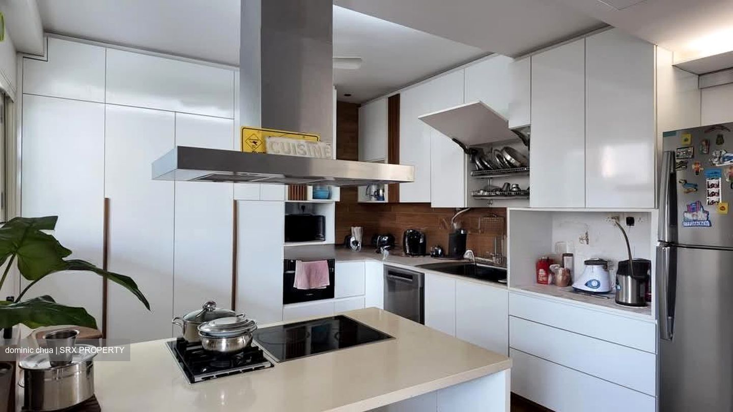 Saint Patrick's Road (D15), Terrace #546975381